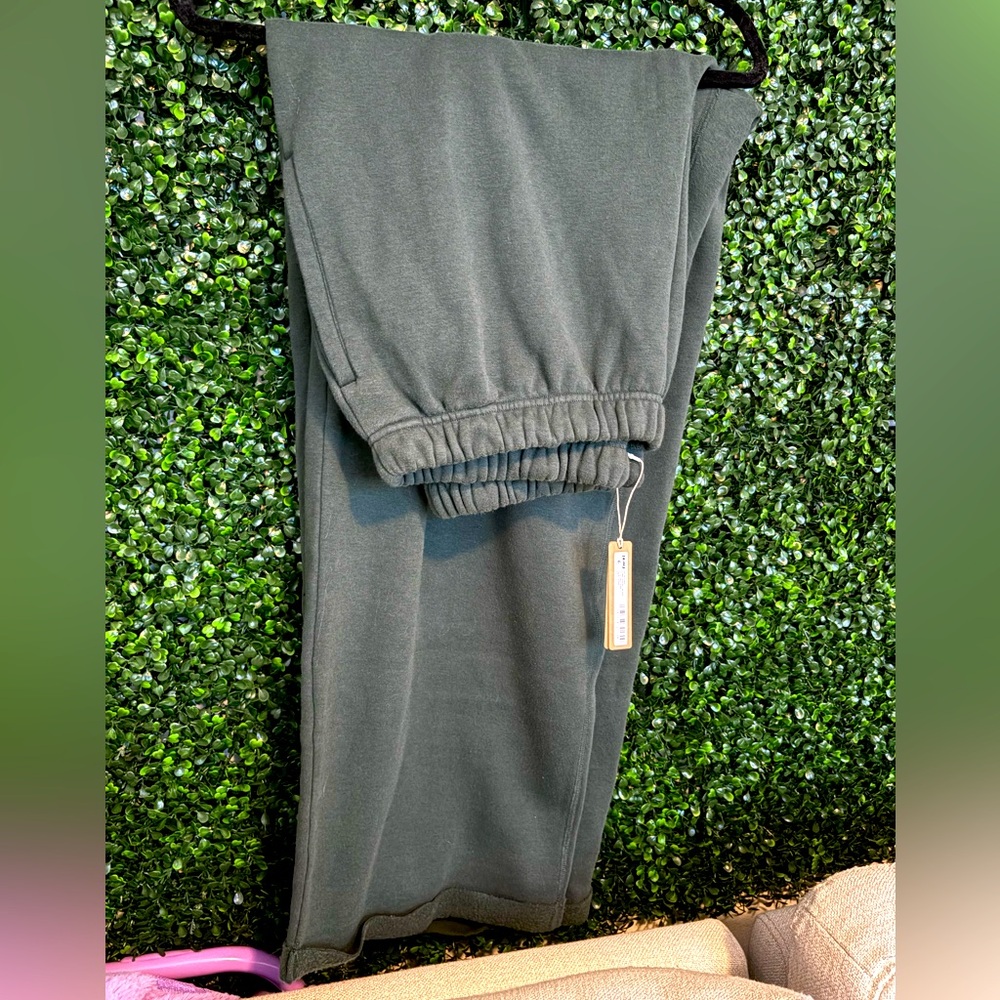 New Skims Straight Leg Sweatpants Men’s